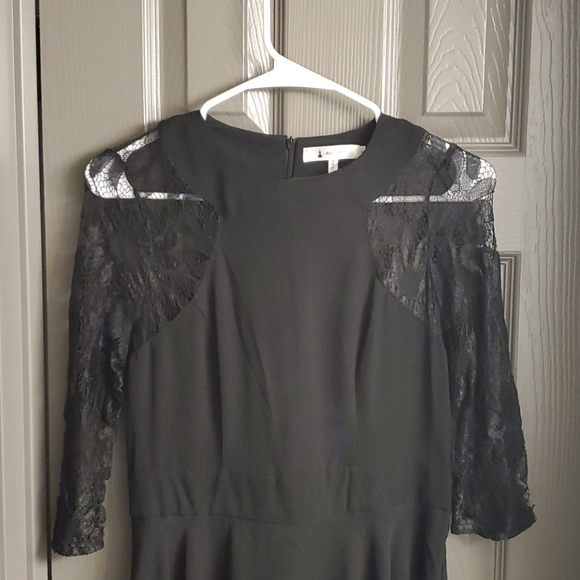 Dress - Picture 1 of 2